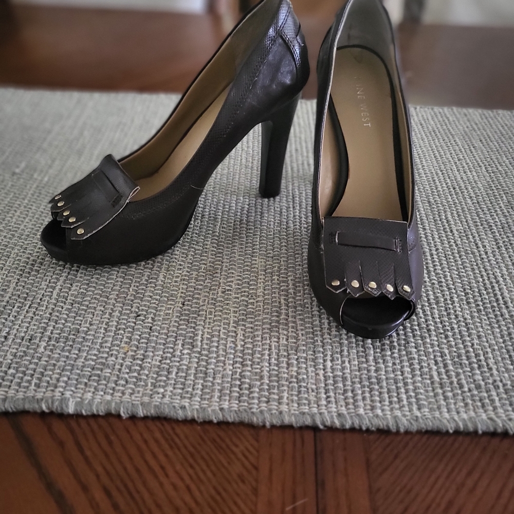 Shoes - Picture 4 of 4